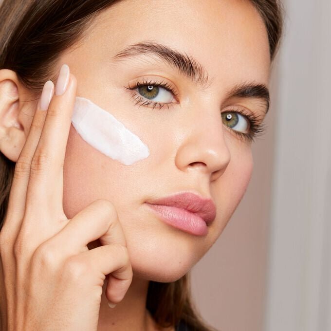 Crème riche pour le visage Hydra-Essentiel à l’acide hyaluronique – Peaux très sèches