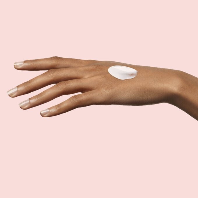 Super Restorative Crème pour les mains – Nourrit + agit sur les taches de vieillesse et les rides
